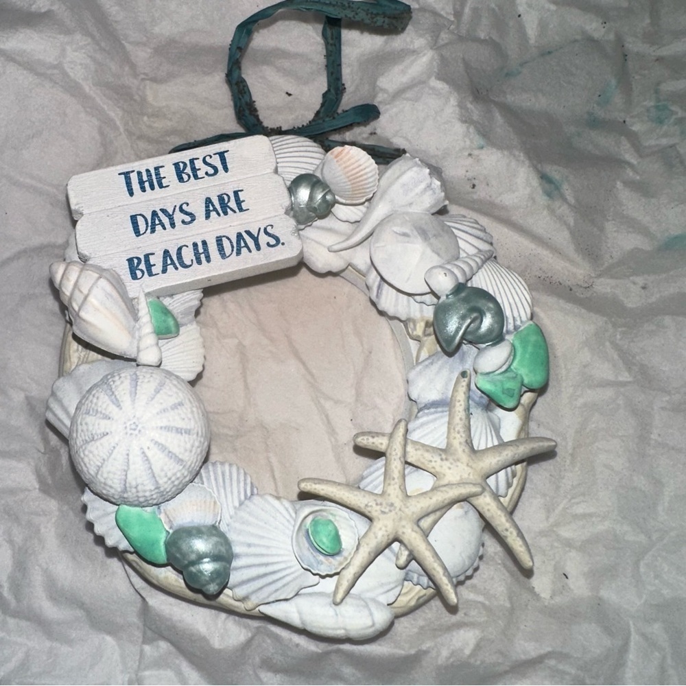 Hallmark Keepsake "A Day at the Beach Seashell Wreath" Ornament 2021 Christmas - Picture 5 of 6